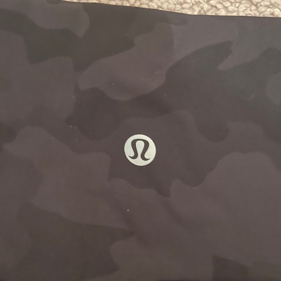 Lululemon camo wunder under leggings 25” size 4 - Picture 3 of 4